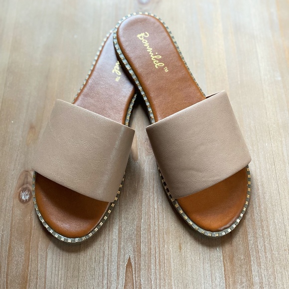 Shoes - Natural Slides